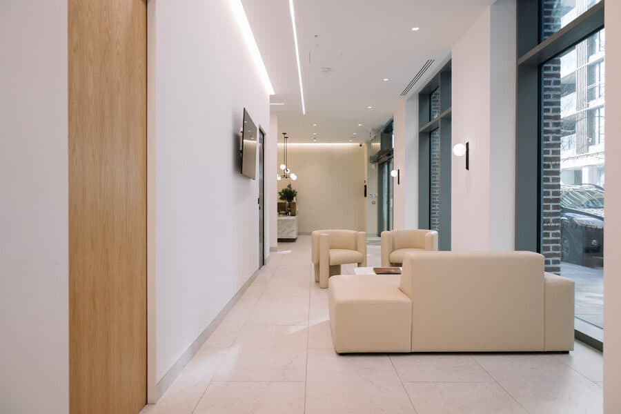 Composite Bonding vs Veneers: Which Is Right for You?